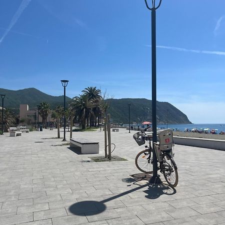 A Window To The Sea Apartment Riva Trigoso Exterior photo